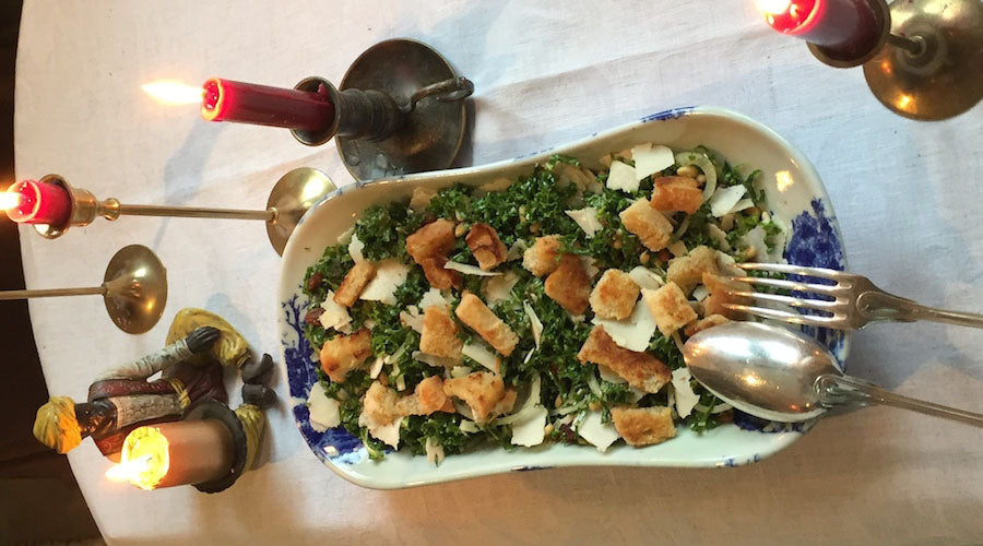 Ensalada de Kale con pasas encurtidas